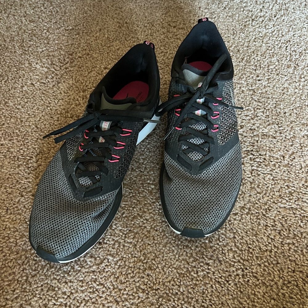 Nike tennis shoes